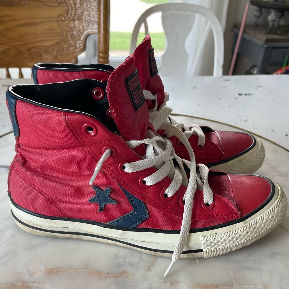 Unisex Converse - Mens size 4.5, Womens size 6.5 - red and navy blue